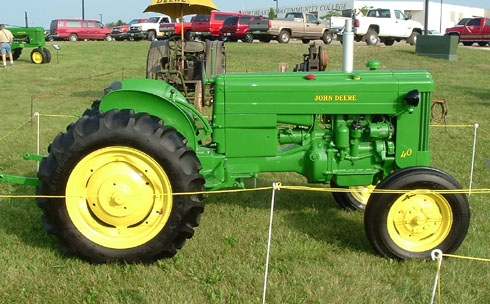 A John Deere 40U at the 2-cylinder Expo